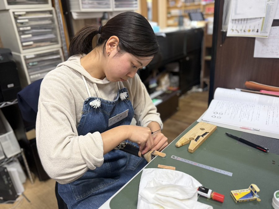 リペア作業中の古川さん